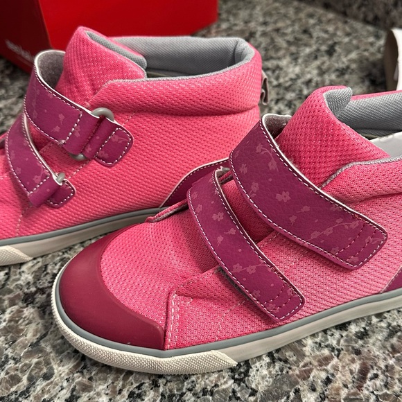 BNIB See Kai Run Pink Floral Strap Sneakers - Picture 2 of 13